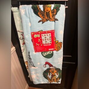 The Grinch Oversize Holiday Throw NWT